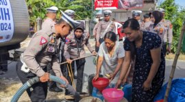 Satlantas Polres Bojonegoro salurkan 10 ribu liter air bersih