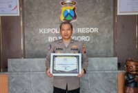 Polres Bojonegoro Terima Penghargaan
