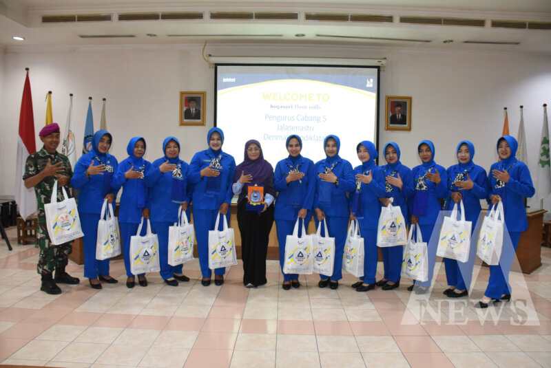 Jalasenastri Cabang V Denma Kodiklatal kunjungan ke Bimoli dan PT. Bogasari
