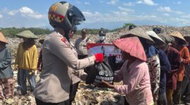 Polres Jember beri bantuan sosial di TPA