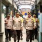 Karoops Polda Jatim Kombespol Puji Santoso didampingi Kapolresta Banyuwangi Kombespol Nanang Haryono cek pelabuhan Ketapang