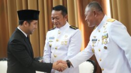 Irkodiklatal Brigjen TNI Marinir Ahmad Fajar beri selamat di pelantikan DPRD