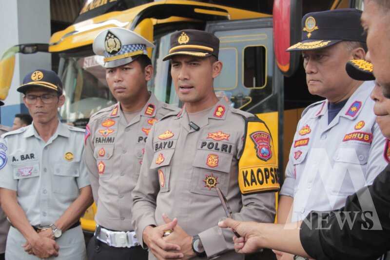 Kapolres Jember AKBP Bayu Pratama Gubunagi saat patroli KRYD di Terminal