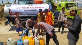 Polres Ponorogo salurkan bantuan air bersih