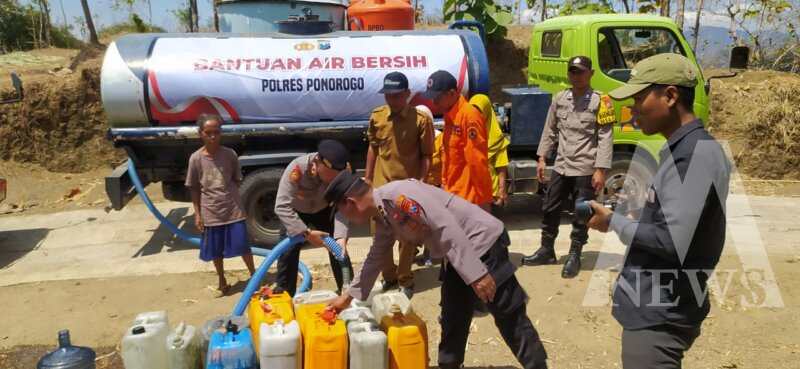 Polres Ponorogo salurkan bantuan air bersih