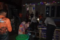 Polsek Sine salurkan air bersih ke warga