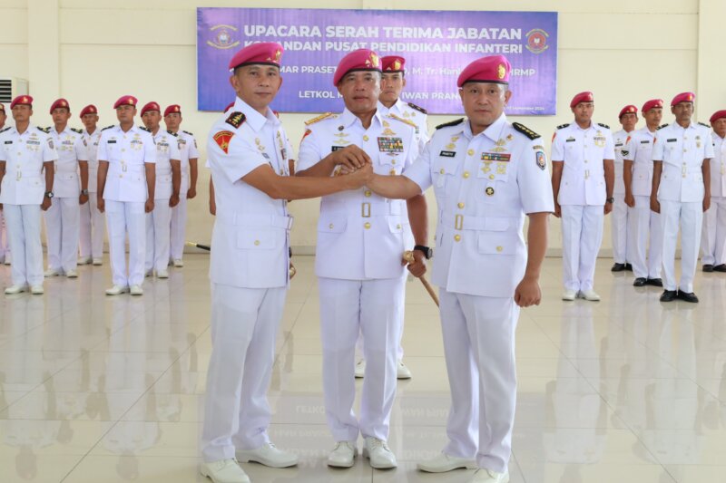 Dankodikmar Kodikalatal Brigjen TNI Marinir Samson Sitohang pimpin sertijab