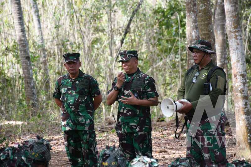 Dirdok Kodiklatal Laksma TNI Nouldy J. Tangka tinjau Rahlat PLP-4 Marinir Purboyo