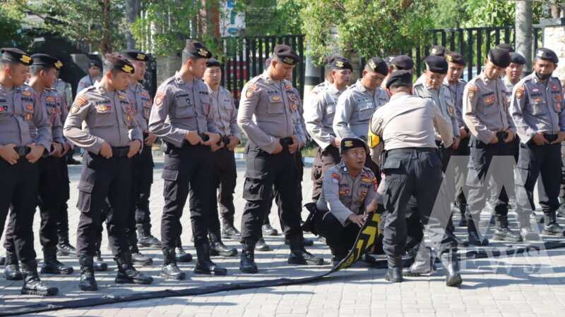 Personil Kompi Dalmas saat gelar latihan