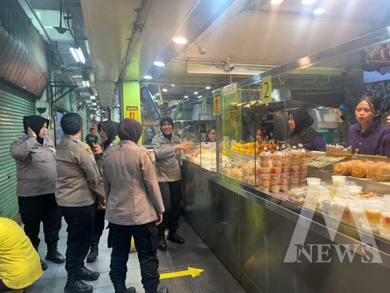 Polwan Polres Tanjung Perak hadir di tengah masyarakat