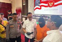 Tersangka diamankan Polisi beserta barang buktinya