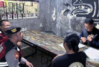 Satsamapta Polresta Malang Kota ungkap penjualan miras tanpa ijin edar