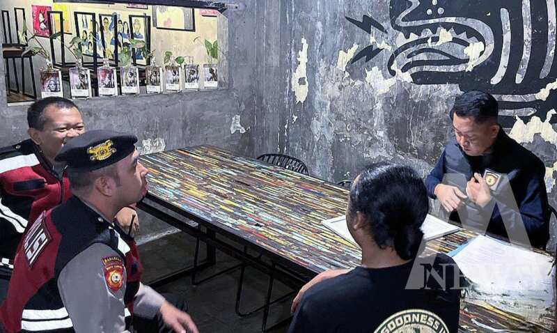 Satsamapta Polresta Malang Kota ungkap penjualan miras tanpa ijin edar