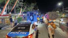 Anggota Polres Situbondo patroli di KPU dan Bawaslu
