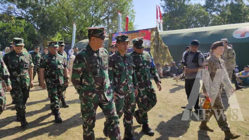 Dirlat Kodiklatal Brigjen TNI Marinir Widodo tinjau baksos di Situbondo