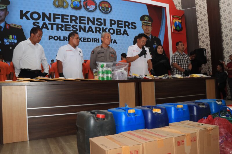Satresnarkoba Polres Kediri Kota tangkap tersangka beserta barang buktinya