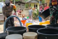 Polsek Tulakan beri bantuan air bersih