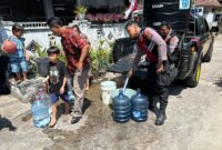 Polres Lumajang beri bantuan air bersih ke warga