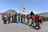 Irkodiklatal Brigjen TNI Marinir Ahmad Fajar lepas siswa lattek Dikko Marinir angkatan 174