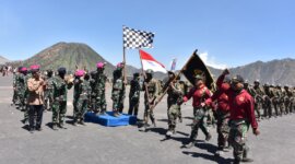 Irkodiklatal Brigjen TNI Marinir Ahmad Fajar lepas siswa lattek Dikko Marinir angkatan 174