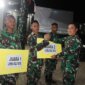 Dansatdik - 2 Kodiklatal Kolonel Laut (P) Teddy Barata beri hadiah pemenang bola voli