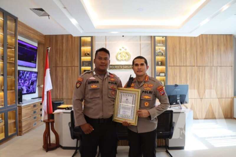 Bripka Joko Hadi Aprianto terima penghargaan dari Kapolri