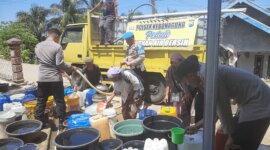 Polres Pacitan beri bantuan air bersih ke warga Desa Klesem