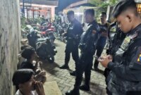 Polisi amankan 5 anggota gengster di pasar kembang Surabaya