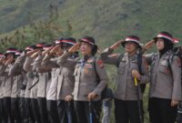 Polwan Polres Mojokerto lakukan pendakian di puncak gunung Pundak