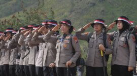 Polwan Polres Mojokerto lakukan pendakian di puncak gunung Pundak