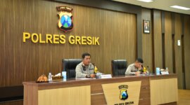 Kapolres Gresik AKBP Arief Kurniawan didampingi Wakapolres Gresik Kompol Danu Anindhita Kuncoro Putro