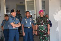 Irkodiklatal Brigjen TNI Marinir Ahmad Fajar dampingi Irum Itjenal Laksma TNI Didik Firnanto beserta staf