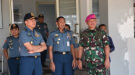 Irkodiklatal Brigjen TNI Marinir Ahmad Fajar dampingi Irum Itjenal Laksma TNI Didik Firnanto beserta staf