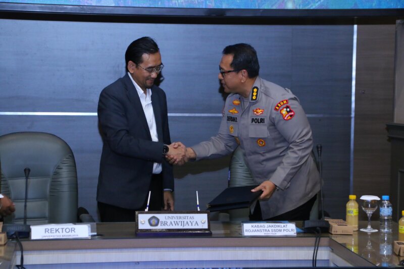 Kombespol Defrian Donimando bersama Rektor UB Prof. Widodo