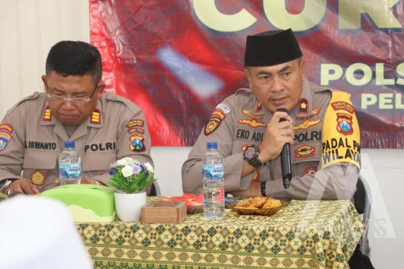 Kapolsek Semampir Kompol Eko Adi Wibowo gelar Jum'at Curhat