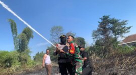 Sinergitas TNI Polri dan warga padamkan kebakaran