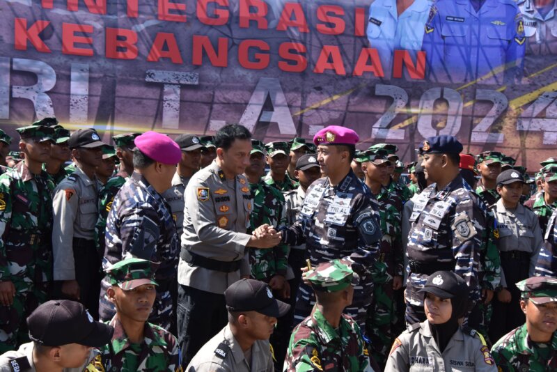 Dankodiklatal Letjen TNI Marinir Nur Alamsyah didampingi Wadan Kodikalatal Laksda TNI Eko Wahjono