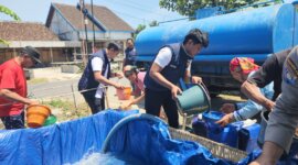 Satreskrim Polres Bojonegoro beri bantuan air bersih