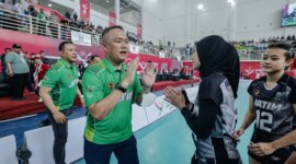 Kapolda Jatim Irjen Pol Drs. Imam Sugianto berikan semangat para atlet voli