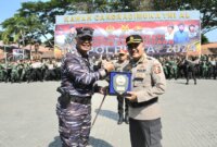 Danpuslatdiksarmil Kodiklatal Kolonel Laut (P) Irwan S.P. Siagian dan Peneliti Utama STIK Kombespol Tedy S