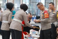 Kapolda Jatim Irjen Pol Drs. Imam Sugianto didampingi Dirlantas Polda Jatim Kombespol Komarudin