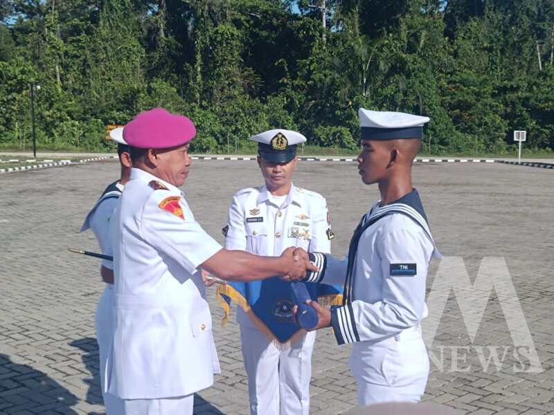 Komandan Satdik (Dansatdik) – 3 Kodiklatal Kolonel Marinir Harnoko