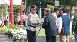 Kapolda Jatim Irjen Pol Drs. Imam Sugianto pimpin apel gelar pasukan