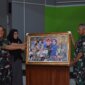 Kadispen Kodiklatal Kolonel Marinir Suharyono bersama Kadispen baru Kolonel Marinir Sunarwan