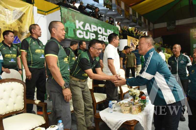 Dirjianbang Kodiklatal Laksma TNI Ivan Gatot Prijanto hadiri pembukaan turnamen Bola Volly