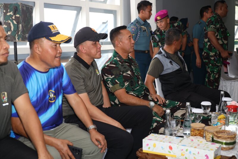 Dankodiklatal Letjen TNI Marinir Nur Alamsyah saksikan pertandingan Bola Voli Dharma Pertiwi
