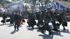 Siswa Dikmaba TNI AL angkatan 44/1 TA. 2024 menuju Mako Kodikdukum Kodiklatal