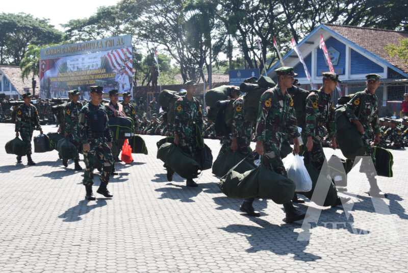 Siswa Dikmaba TNI AL angkatan 44/1 TA. 2024 menuju Mako Kodikdukum Kodiklatal