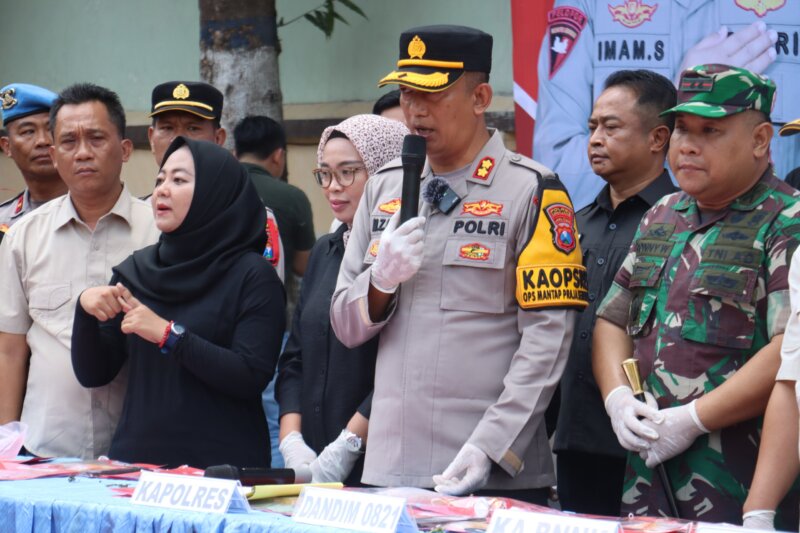 Kapolres Lumajang AKBP Mohammad Zainur Rofik di Operasi Tumpas Narkoba Semeru