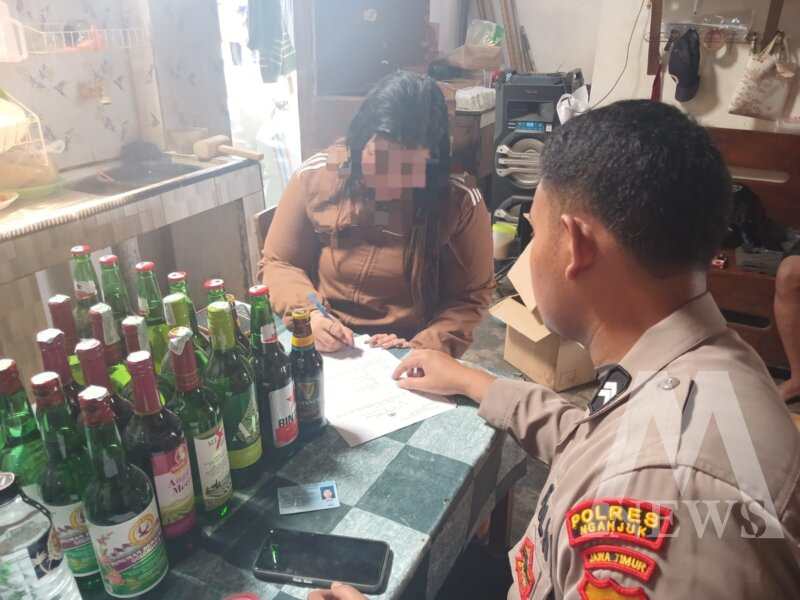 Polisi lakukan razia Miras